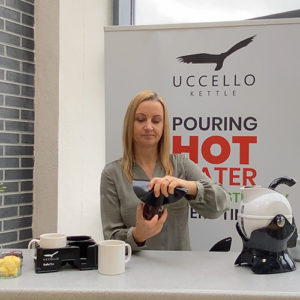 Lady using the Uccello Grip Mat to open jar lid